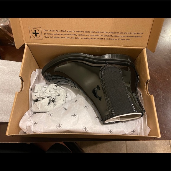 NEVER WORN NEW Doc Martens - Picture 5 of 7
